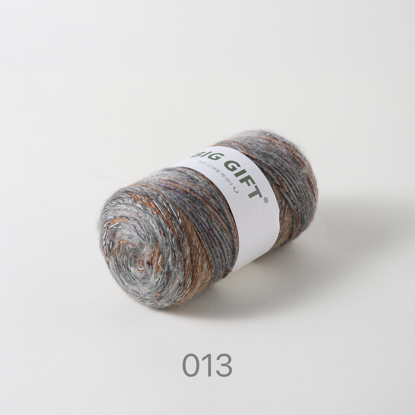 Artisan wool blend for crochet yarn in grey and brown tones by 不二手作 for crafting accessories