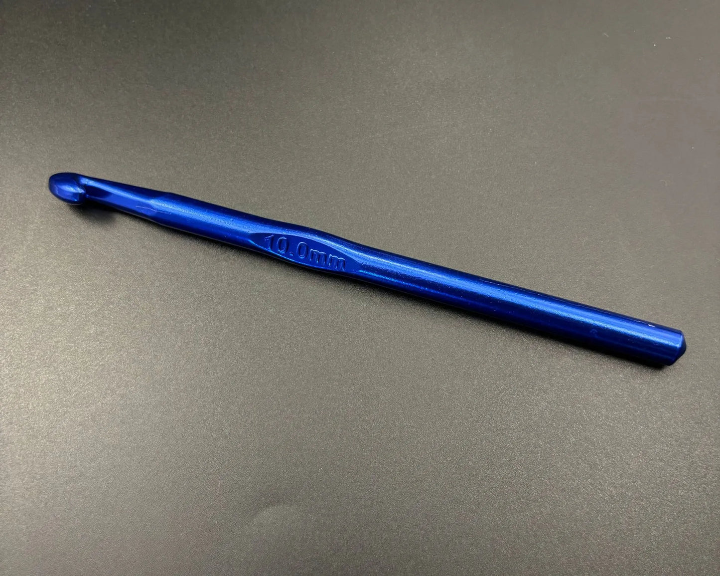 Blue 10mm crochet hook from rainbow aluminum crochet hooks set for knitting and crafting
